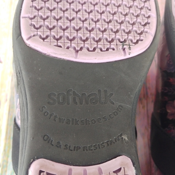 GREYS ANATOMY | Pink Floral Softwalk Nurse Clogs - Picture 9 of 13